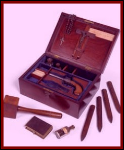 07271205_antique_vampire_hunter_kit_auction001037.jpg